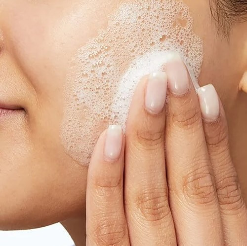 فوم پاککننده پوست چرب و نرمال CeraVe با فرمول ملایم