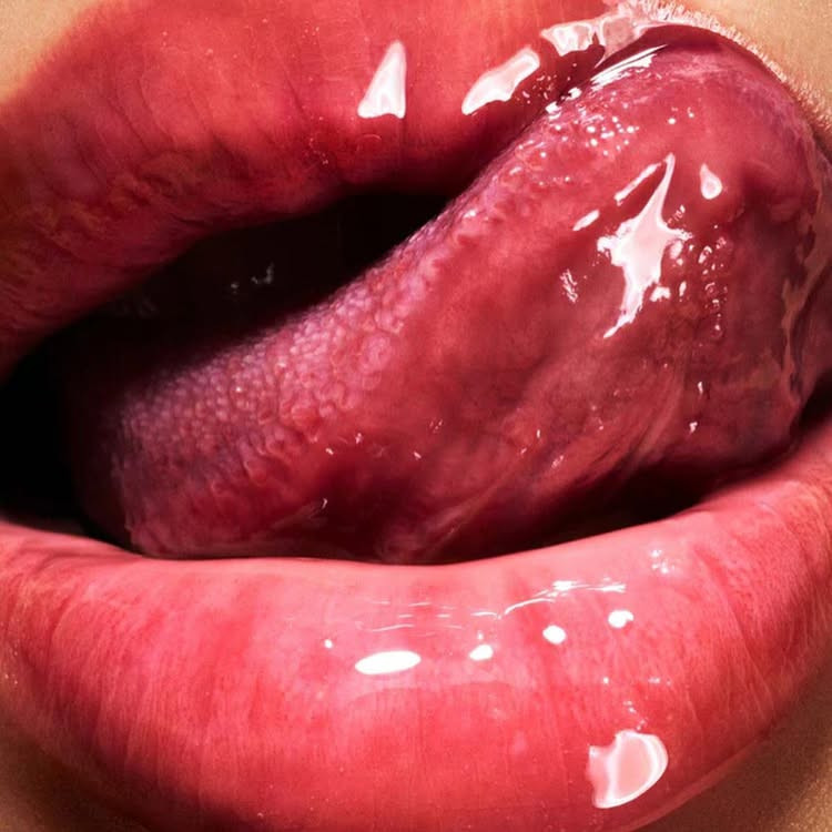 Fenty Lip Oil – Conditioning Cherry Treat