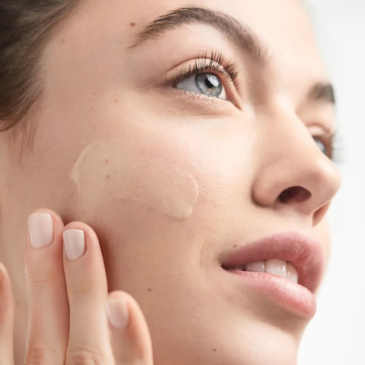 ژل آبرسان کلینیک مناسب برای استفاده روزانه پوستهای مختلط