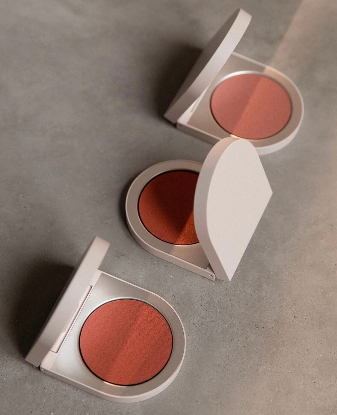 رژگونه رزاینک Blush Divine رنگ Heliotrope