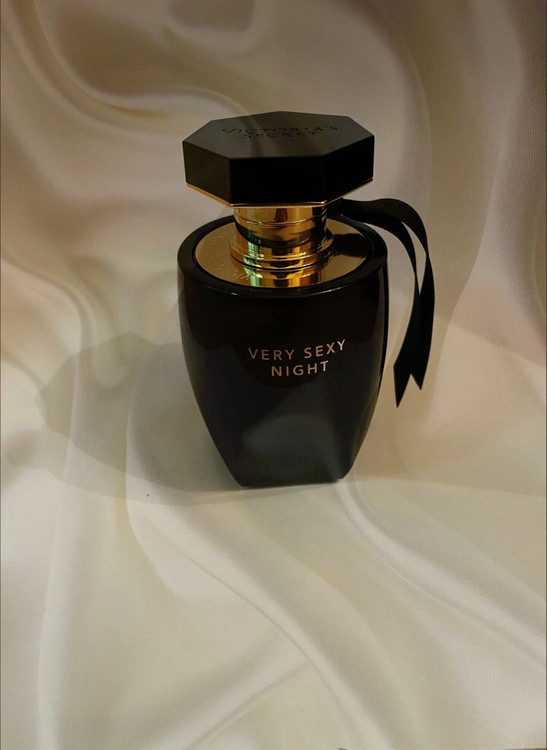 رایحه دلربا و عمیق Very Sexy Night