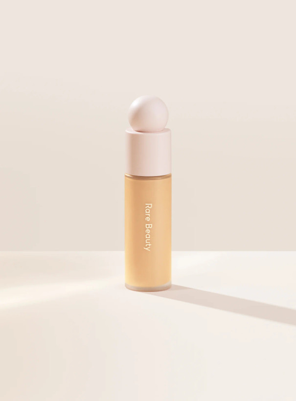 Rare Beauty Liquid Touch Foundation مناسب پوست چرب