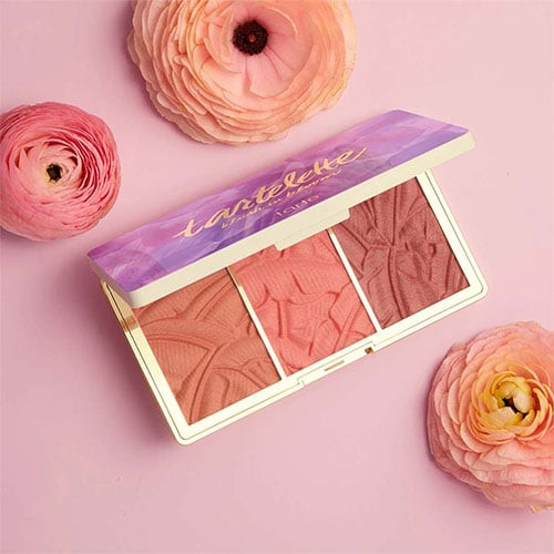 swatch پالت رژگونه تارت این بلوم رنگهای Petunia, Wild Rose, Tulip