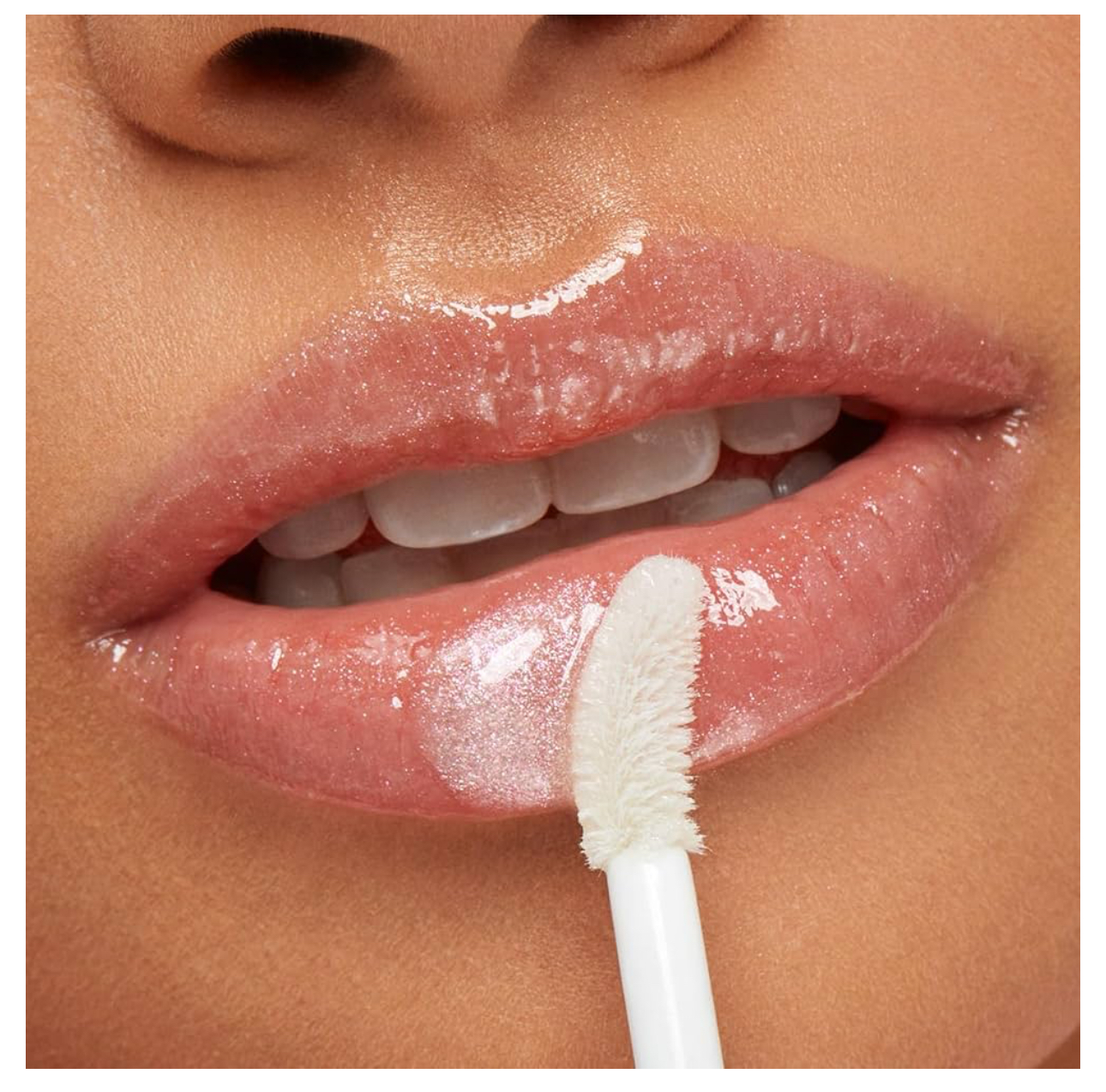 سواچ لیپ گلاس کیکو شماره 48 روی لب