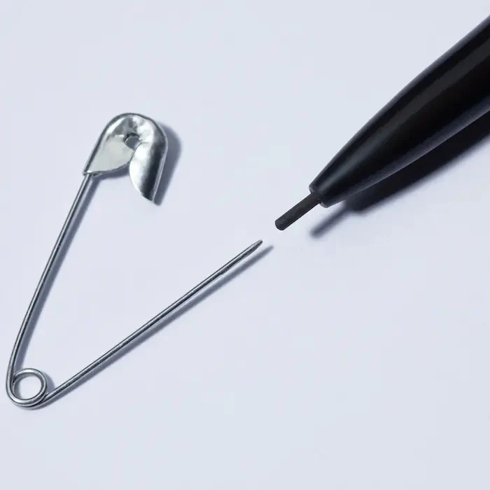 مداد ابرو میکرو هدی بیوتی Huda Beauty BombBrows Microshade رنگ 5 Medium Brown