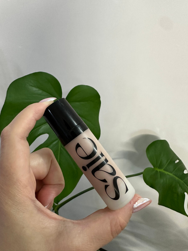 سرم چند منظوره درخشانکننده و هایلایتر ژلی Saie مدل Glowy Super Gel –رنگ Roseglow حجم مینی سایز ۱۵ میل